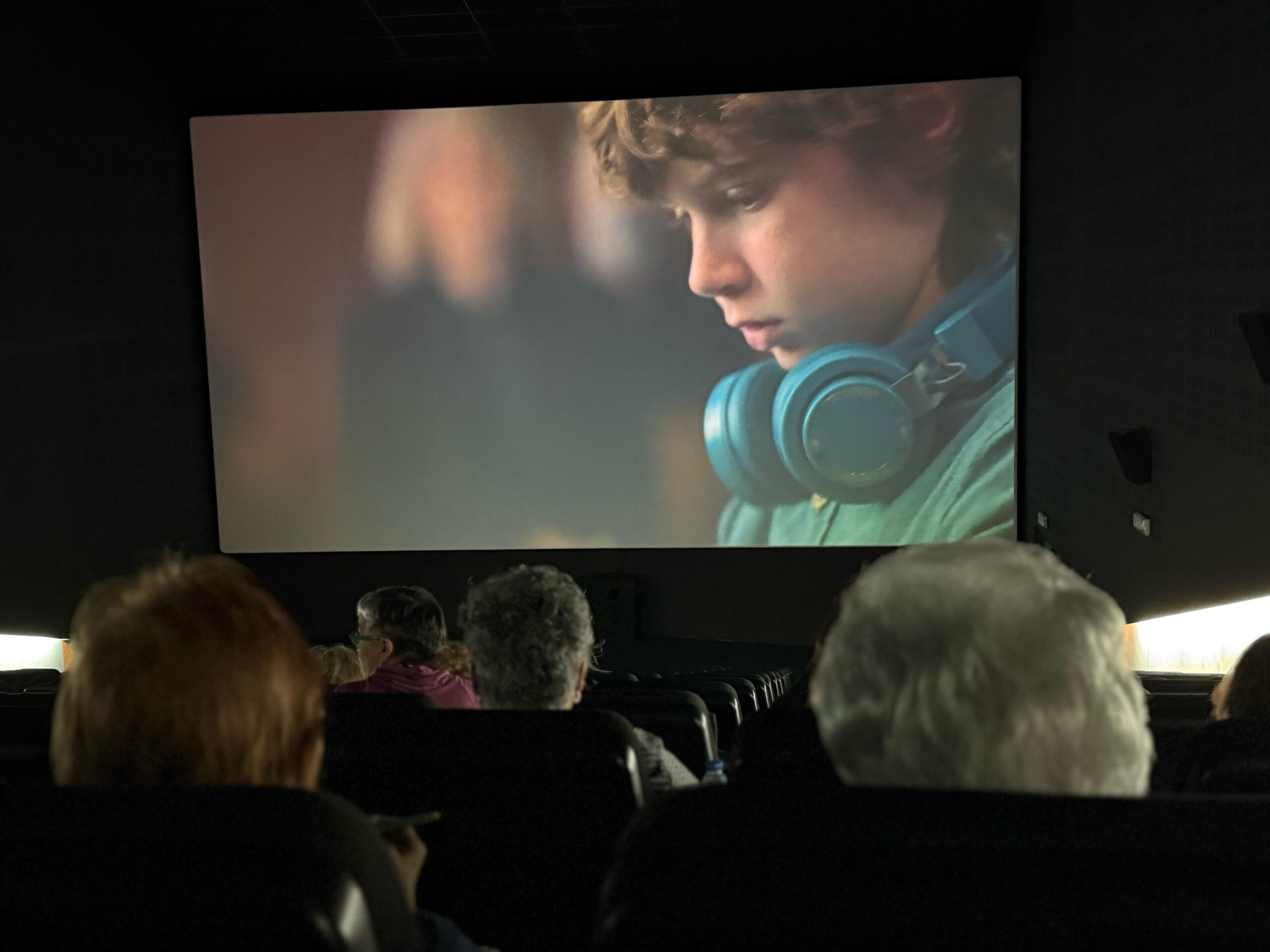 🧶🎬 Cinema i ganxet triomfa amb una tarda de pel·lícula i fils